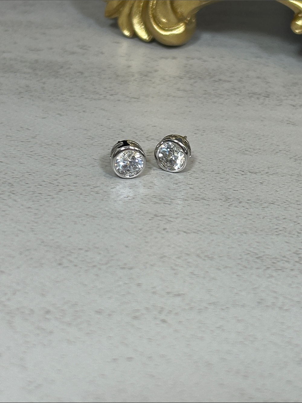 Classic 925 Sterling Silver CZ Stud Earrings - Clear White